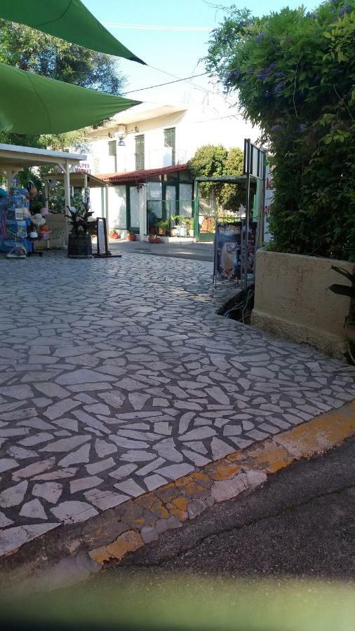 Pitsinis & Ii Roda (Corfu)
